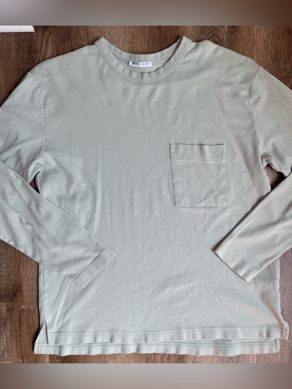 Men’s Zara long sleeve pocket tee in sage green